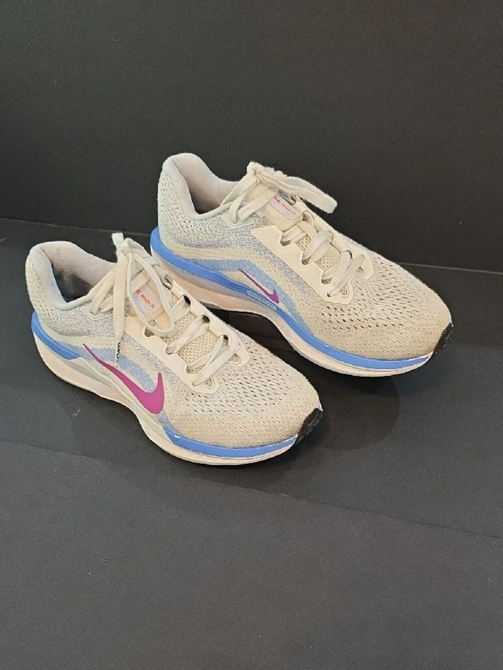 Nike Winflo 11 Women's Sneakers - Cream with Blue & Pink Accents Size 8.5